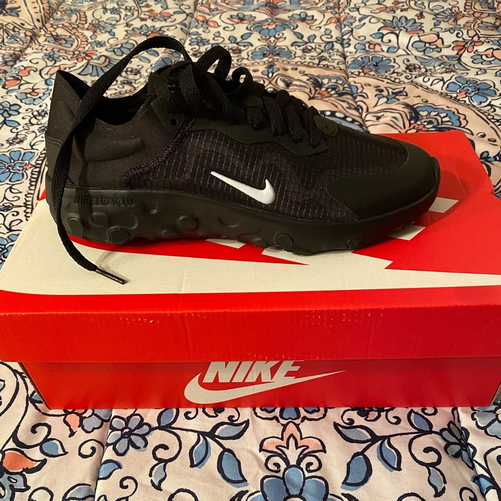 Nike Renew Lucent women’s athletic sneakers